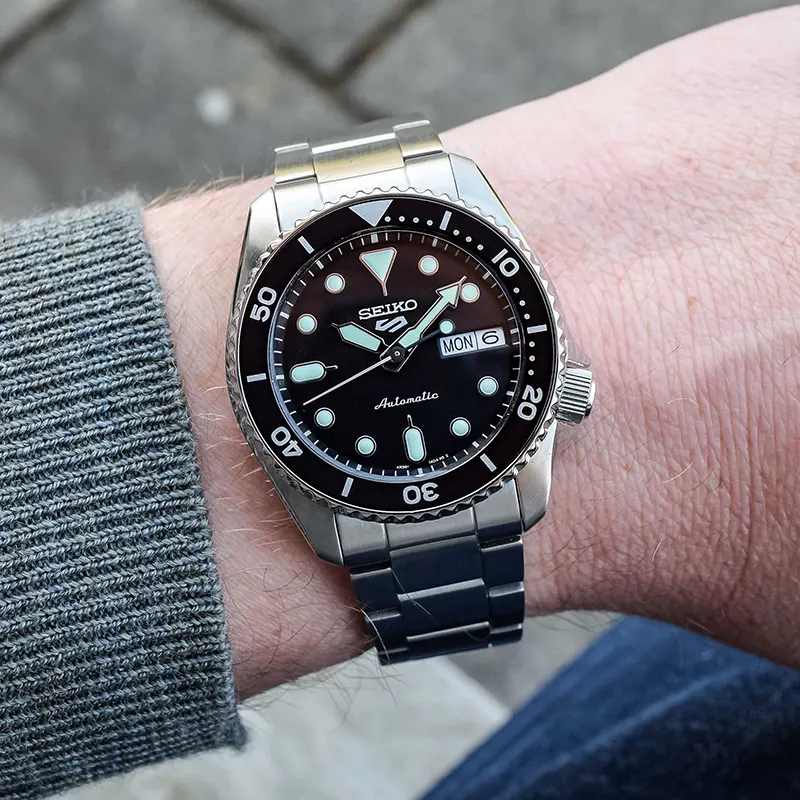 Seiko 5 Sports SKX “Midi” Black Dial Men’s Watch | SRPK29K1